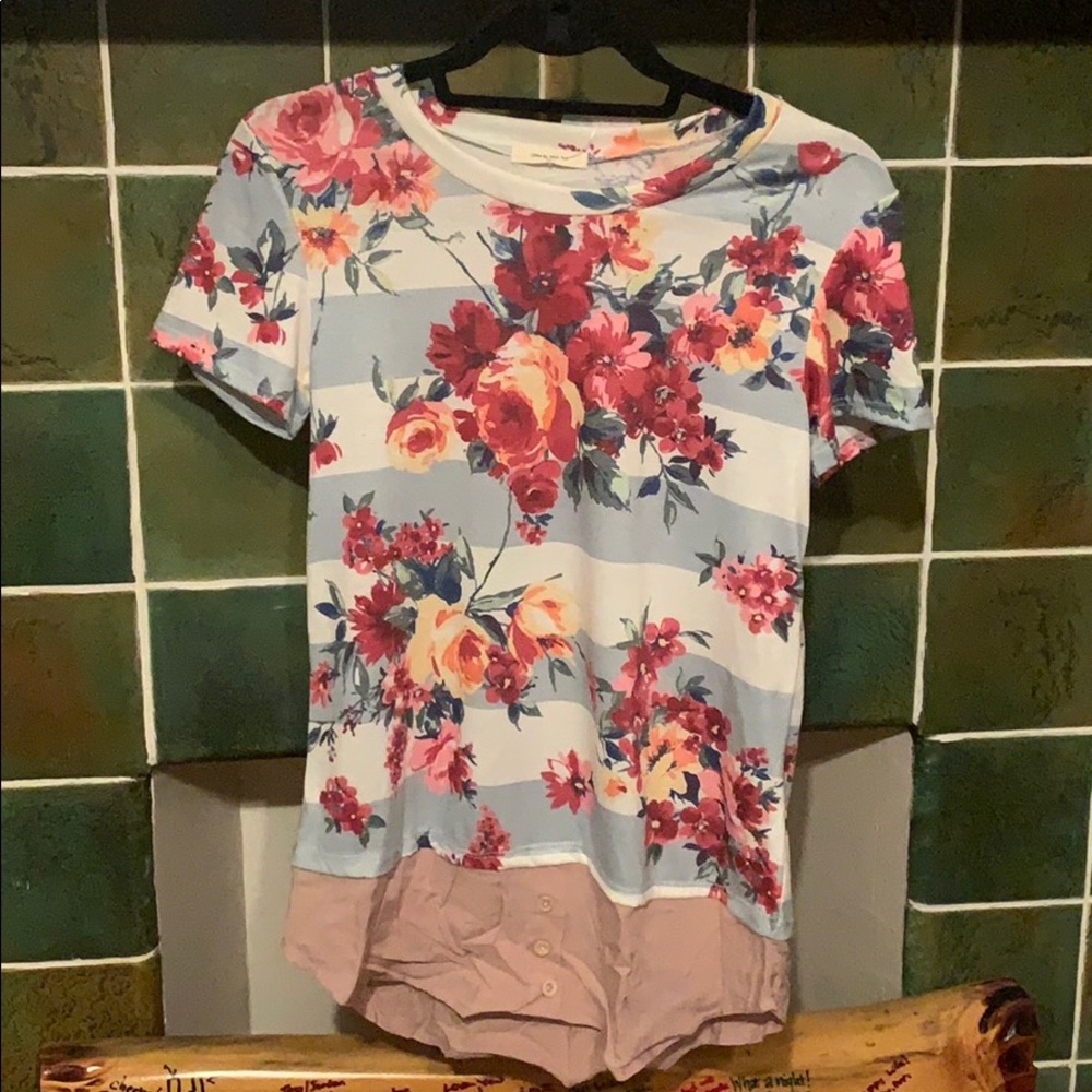 Floral t-shirt (with beige bottom)